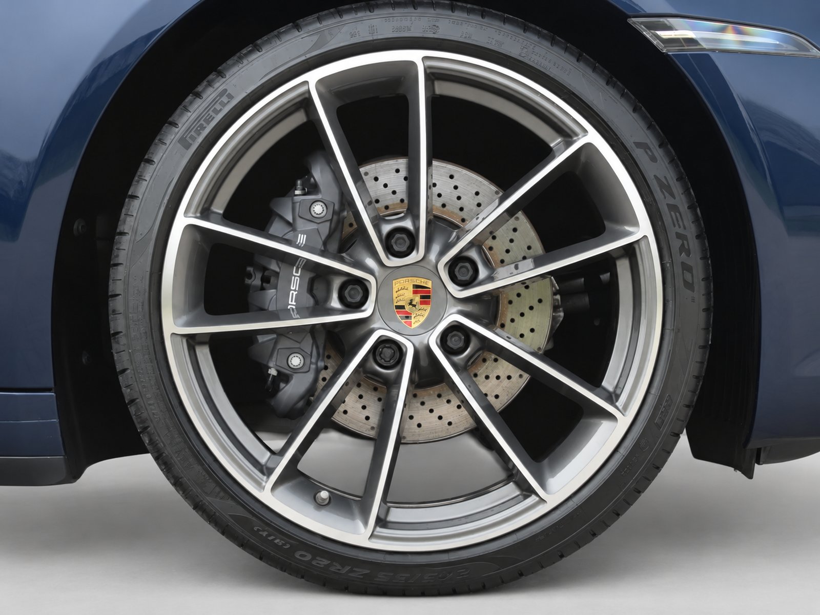 /media/4lzdhfvd/porsche_911_5.jpg?width=737&height=545&v=1dd6331ca61b050