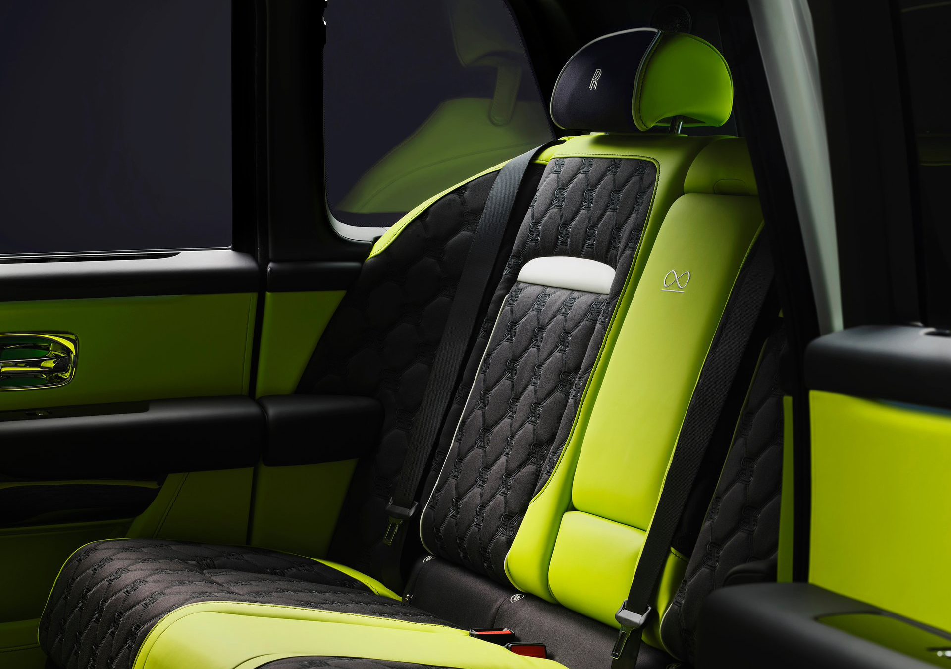 /media/cxwbiumw/rolls-royce-cullinan_black_badge_series_ii-2025-hd-89e719341c6c83c65759bf140f1320336a773ddc8.png?width=737&height=545&v=1dd3af925ea6950