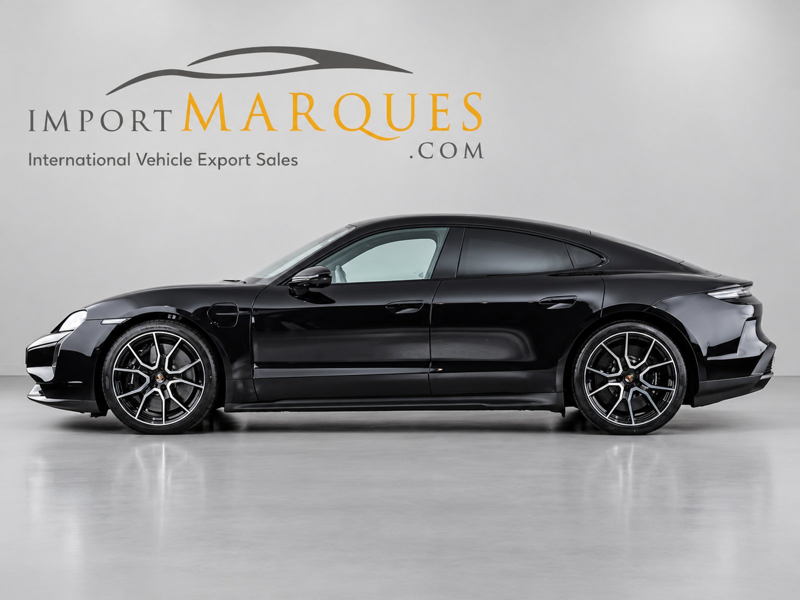 /media/kqkjgejy/porsche_taycan_2.jpg?width=737&height=545&v=1dd6326e7d1b410