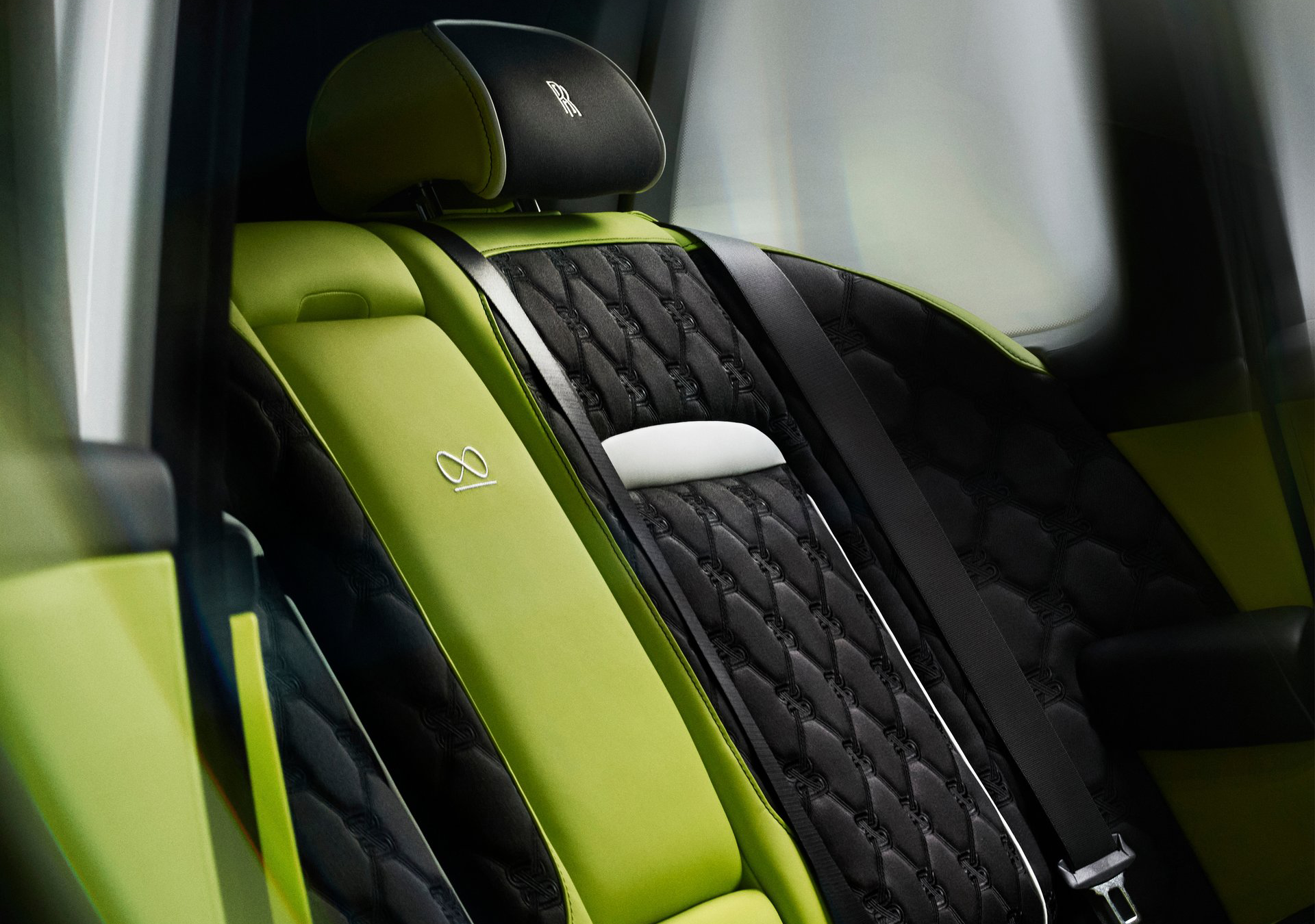 /media/mkvdrcts/rolls-royce-cullinan_black_badge_series_ii-2025-hd-7c161dc01c6c94d2f8c1f16526a29019a0b344dc8.png?width=737&height=545&v=1dd3af926a0e810