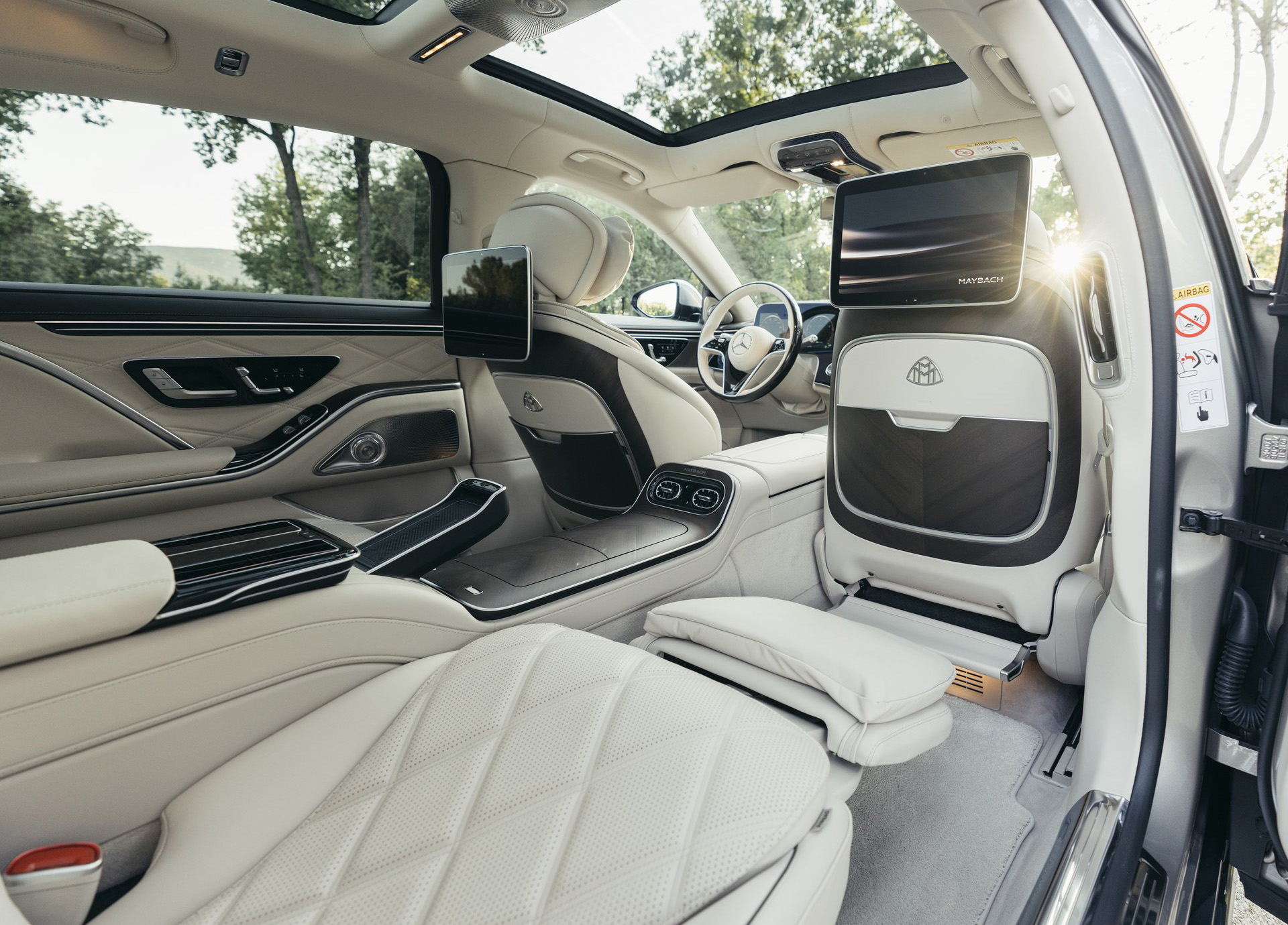 /media/r3mffu2r/mercedes-benz-s-class_maybach-2027-hd-ff6b46ec1c72082f2d6e2074f21ef5d0a77f237f2.jpg?width=737&height=545&v=1dd478b58821810