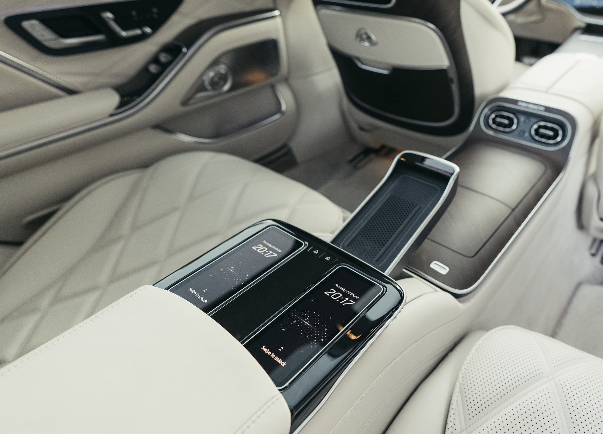 /media/smpfdbj0/mercedes-benz-s-class_maybach-2027-hd-0129cced1c7260fec7510ce0f17a85cde7203f7f2.jpg?width=737&height=545&v=1dd478a8279eb30