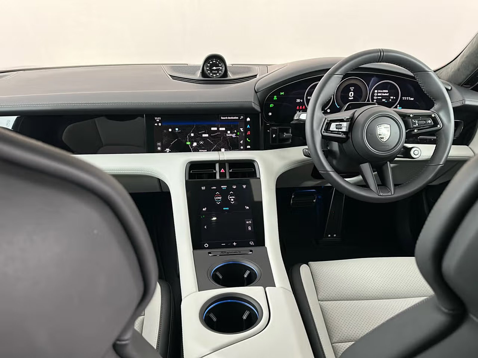 /media/ss1pdlnr/porsche_taycan_8.jpg?width=737&height=545&v=1dd632736a65e10