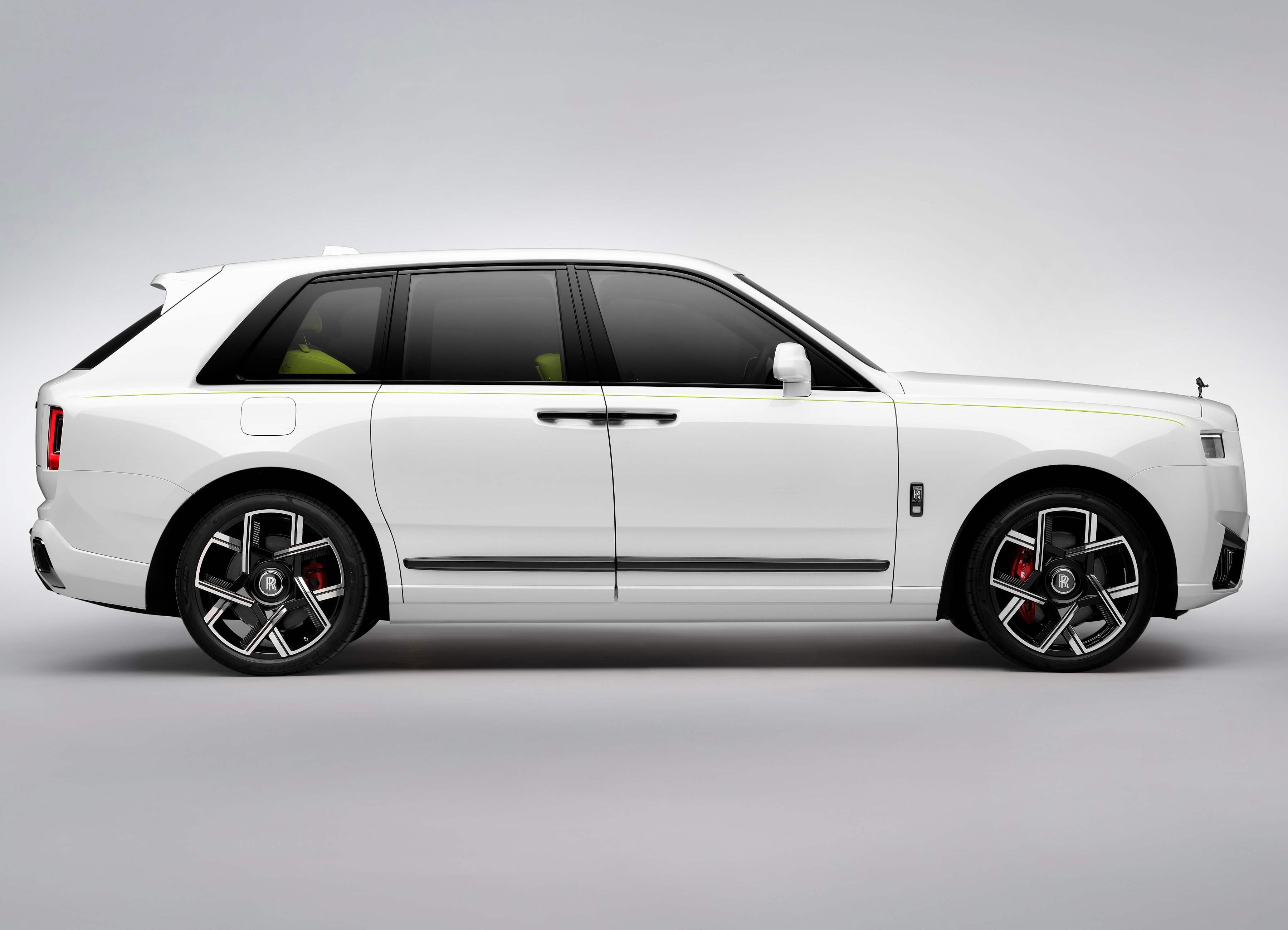 /media/yybnyzki/rolls-royce-cullinan_black_badge_series_ii-2025-side_profileac890cb6.png?width=737&height=545&v=1dd3af925504c30